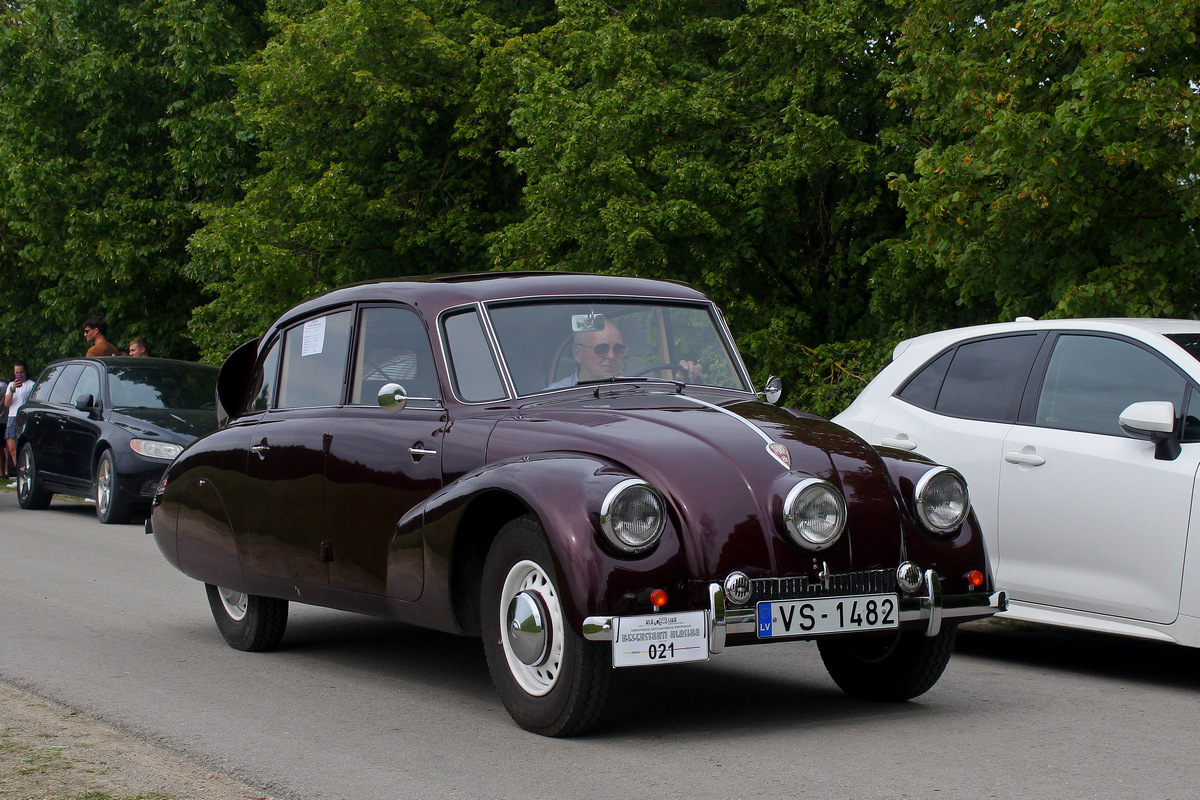 Латвия, № VS-1482 — Tatra 87 '36-50; Литва — Nesenstanti klasika 2023