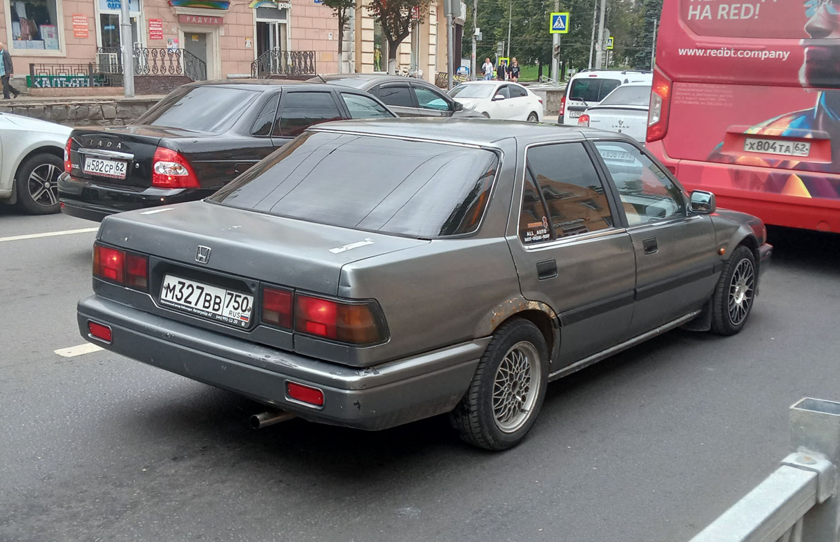 Московская область, № М 327 ВВ 750 — Honda Accord (3G) '85-89