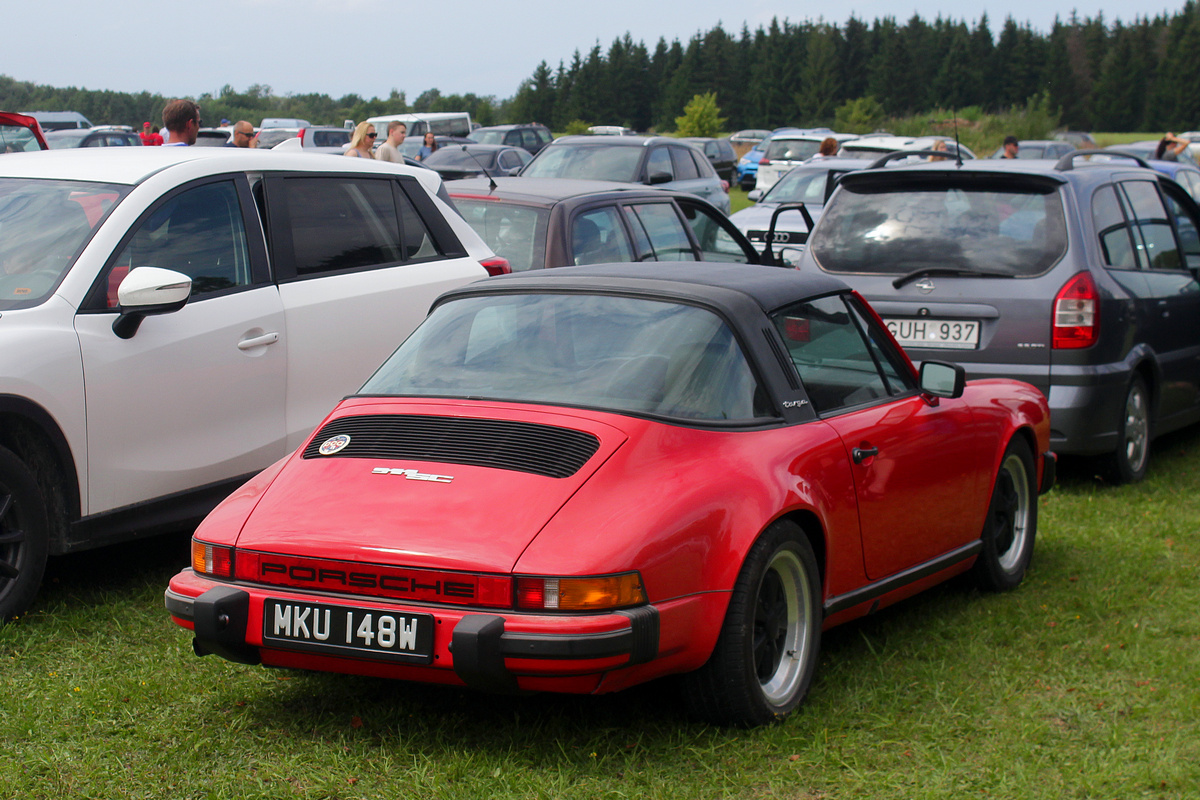 Великобритания, № MKU 148W — Porsche 911 (930) '73-89; Литва — Nesenstanti klasika 2023