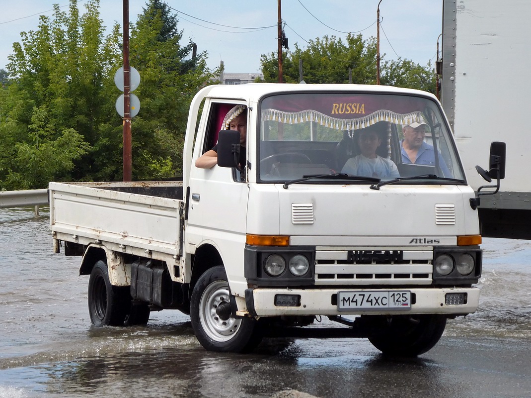 Приморский край, № М 474 ХС 125 — Nissan Atlas 100/150 (F22) '81-92