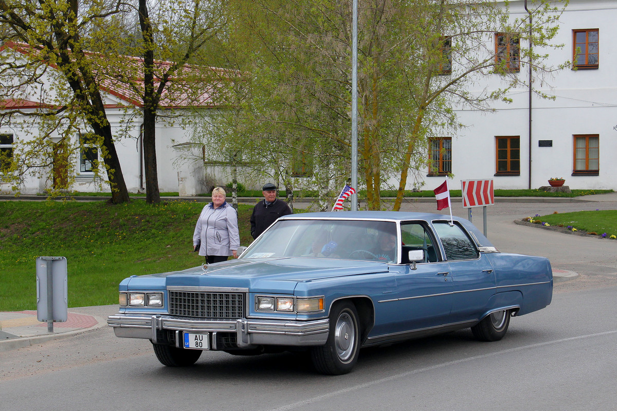 Латвия, № AU-80 — Cadillac Fleetwood Brougham '77-86; Литва — Mes važiuojame 2022