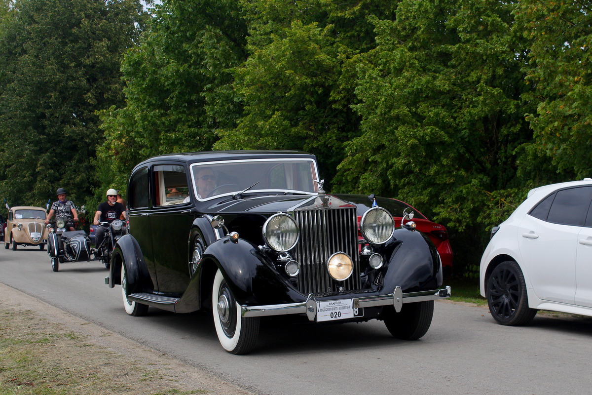 Эстония, № A 528 — Rolls-Royce Wraith '38-39; Литва — Nesenstanti klasika 2023