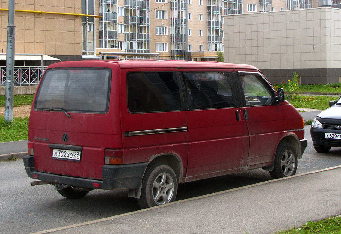 Архангельская область, № М 302 ХО 29 — Volkswagen Typ 2 (T4) '90-03
