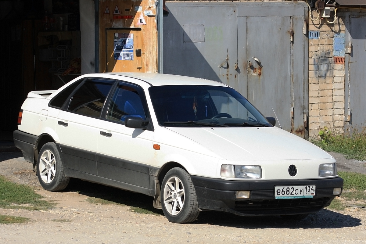 Волгоградская область, № В 682 СУ 134 — Volkswagen Passat (B3) '88-93