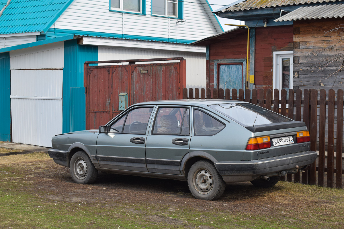 Алтайский край, № Н 499 НХ 22 — Volkswagen Passat (B2) '80-88