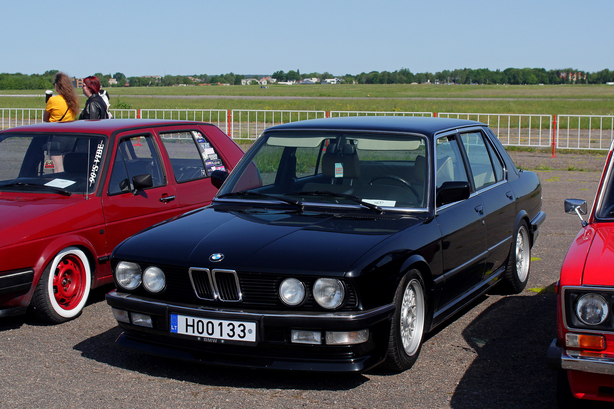 Литва, № H00133 — BMW 5 Series (E28) '82-88; Литва — Retro mugė 2023