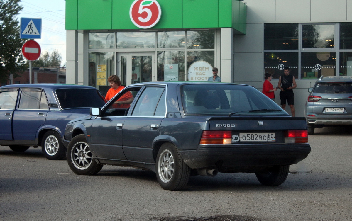 Псковская область, № О 582 ВС 60 — Renault 25 '83-92