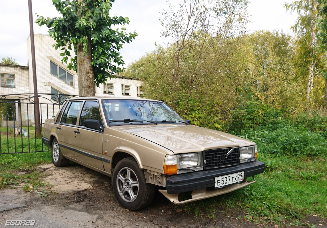 Архангельская область, № Е 537 ТХ 29 — Volvo 740 '84-92