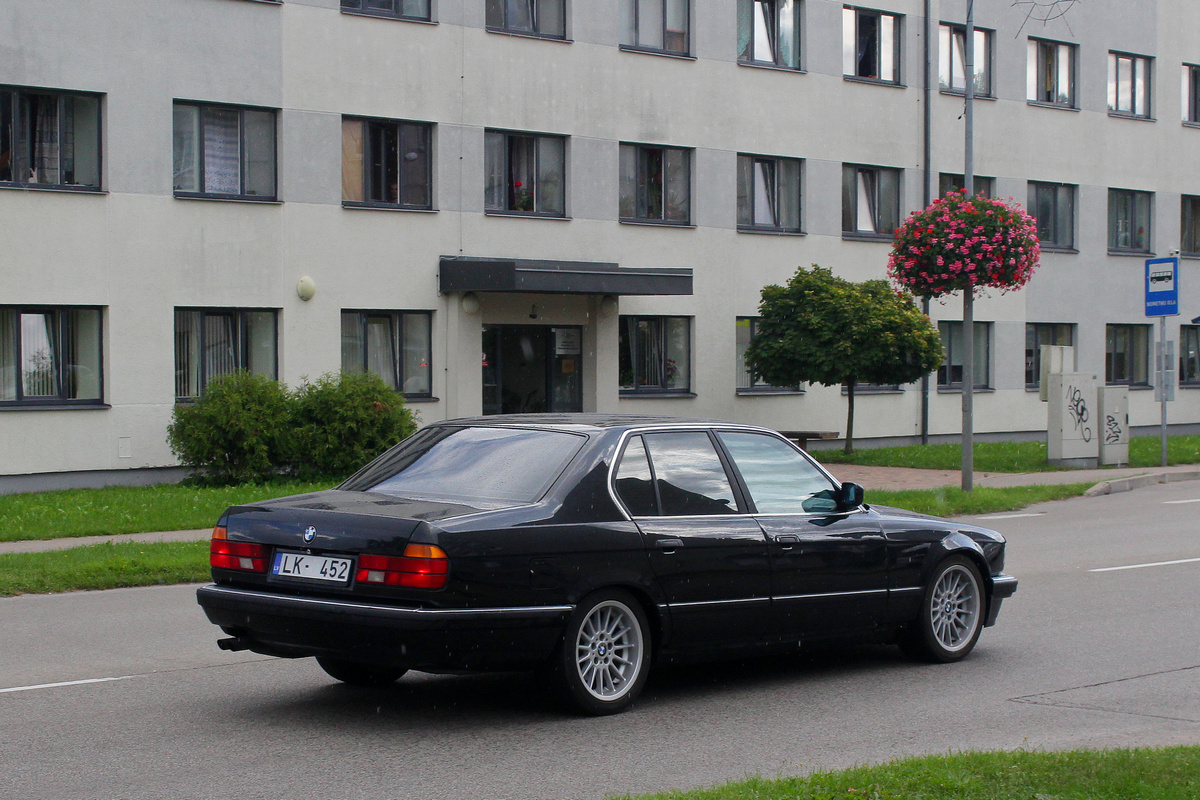 Латвия, № LK-452 — BMW 7 Series (E32) '86-94
