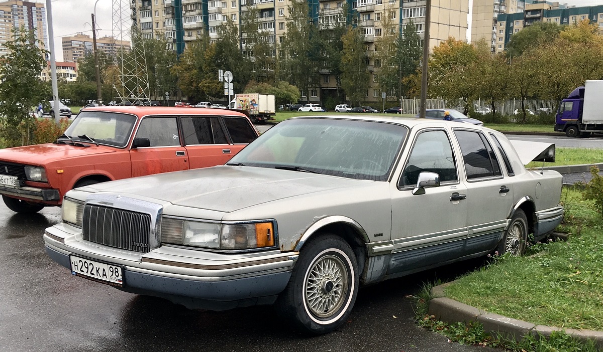 Санкт-Петербург, № Н 292 КА 98 — Lincoln Town Car (2G) '90-97