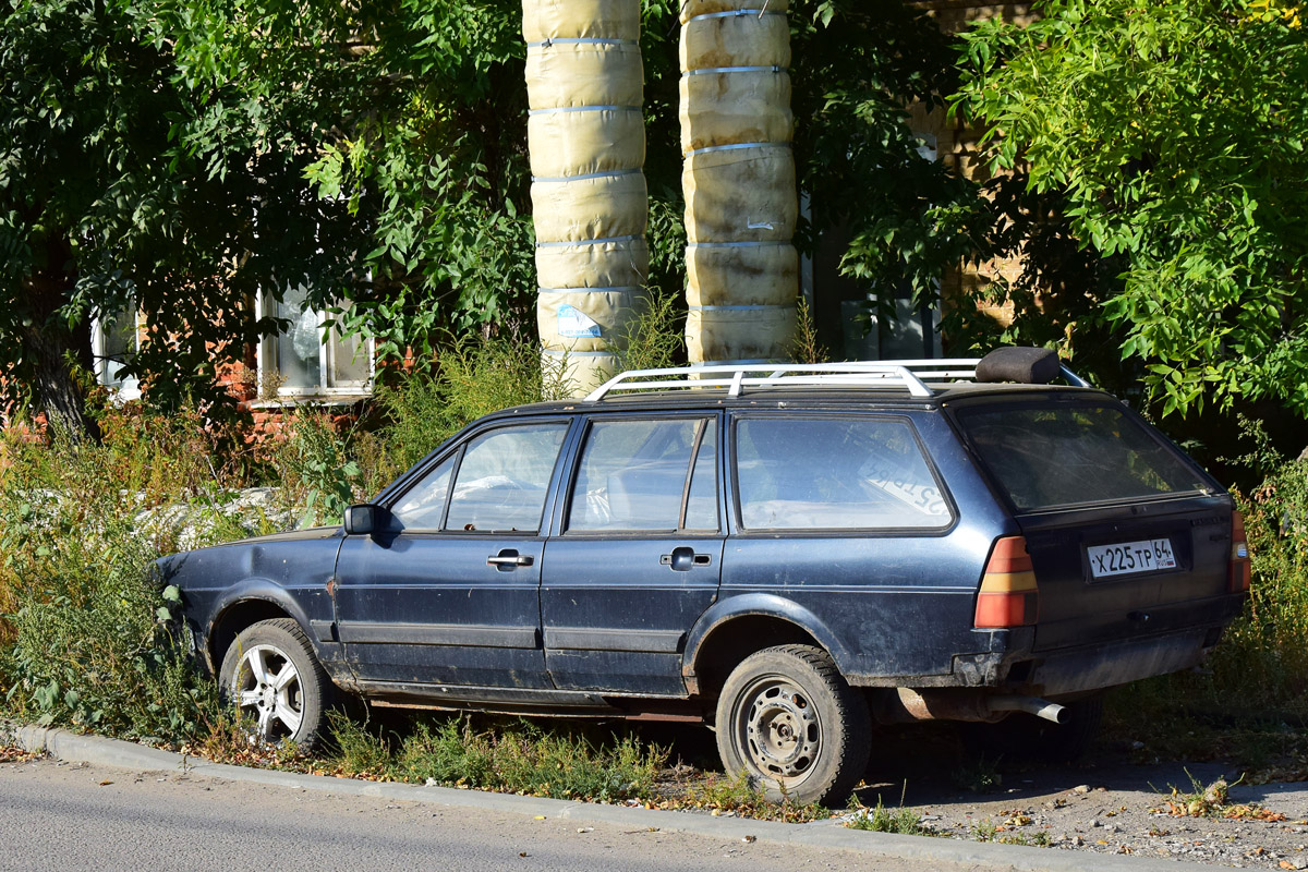 Саратовская область, № Х 225 ТР 64 — Volkswagen Passat (B2) '80-88