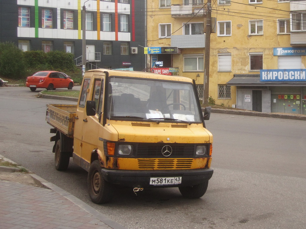 Кировская область, № М 581 КЕ 43 — Mercedes-Benz T1 '76-96