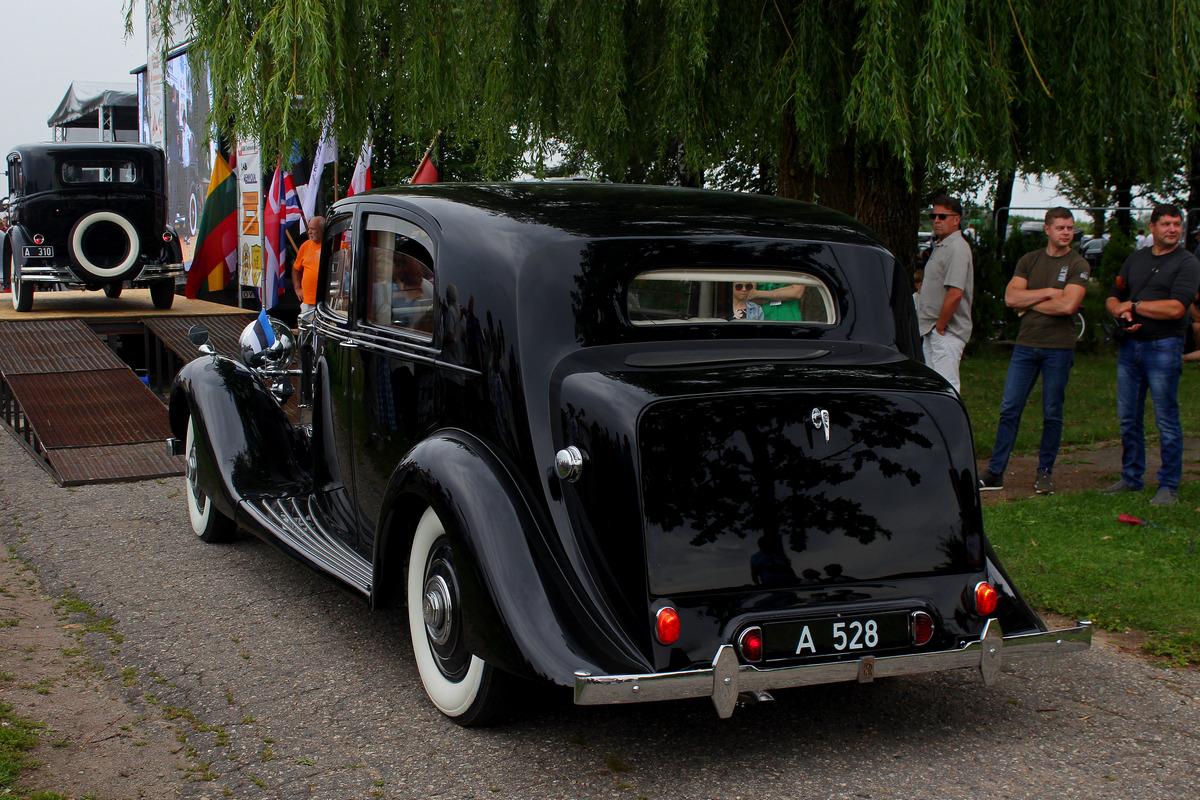 Эстония, № A 528 — Rolls-Royce Wraith '38-39; Литва — Nesenstanti klasika 2023
