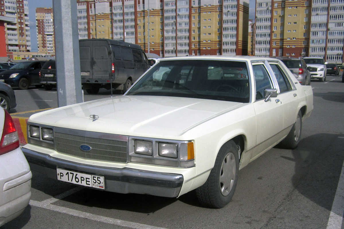 Тюменская область, № Р 176 РЕ 55 — Ford LTD Crown Victoria '88-91