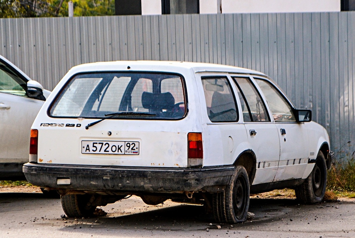 Севастополь, № А 572 ОК 92 — Opel Rekord (E2) '82-86