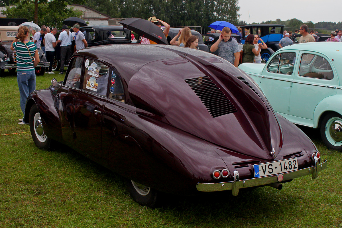 Латвия, № VS-1482 — Tatra 87 '36-50; Литва — Nesenstanti klasika 2023