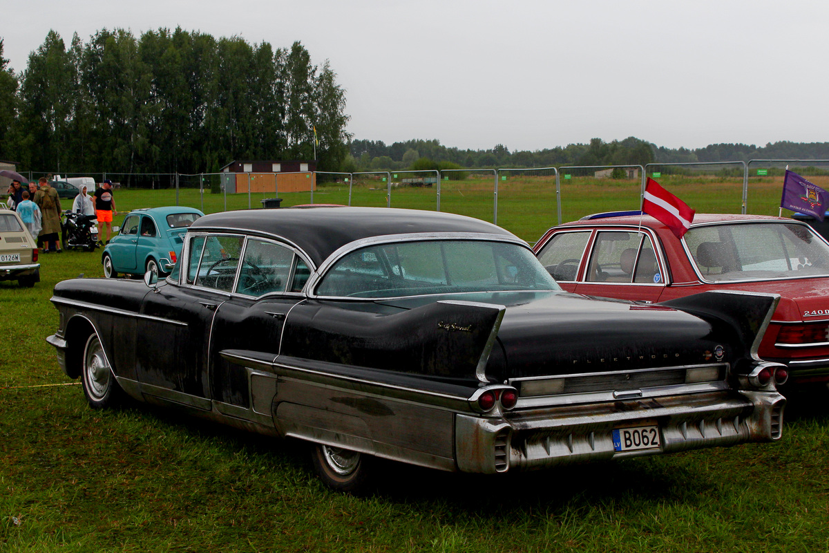 Латвия, № BO-62 — Cadillac Fleetwood 60 Special '58; Литва — Nesenstanti klasika 2023