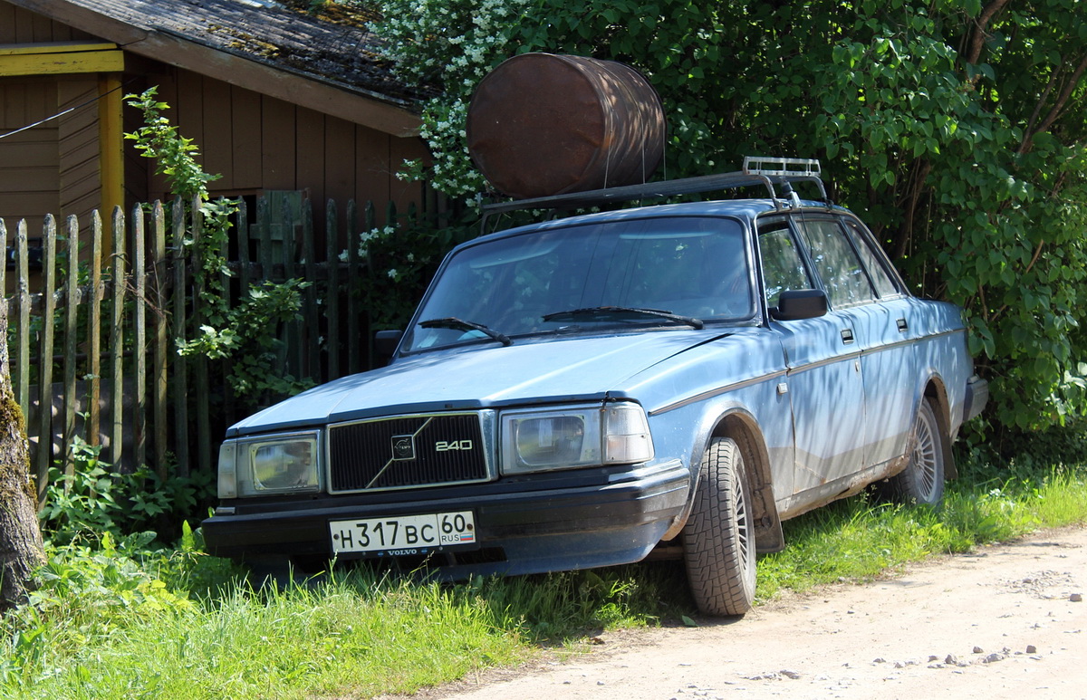 Псковская область, № Н 317 ВС 60 — Volvo 240 Series (общая модель)
