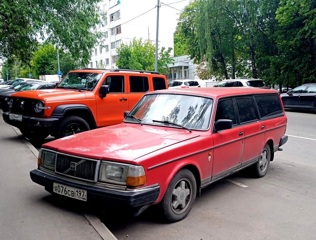 Москва, № А 076 СВ 197 — Volvo 245 '75-93