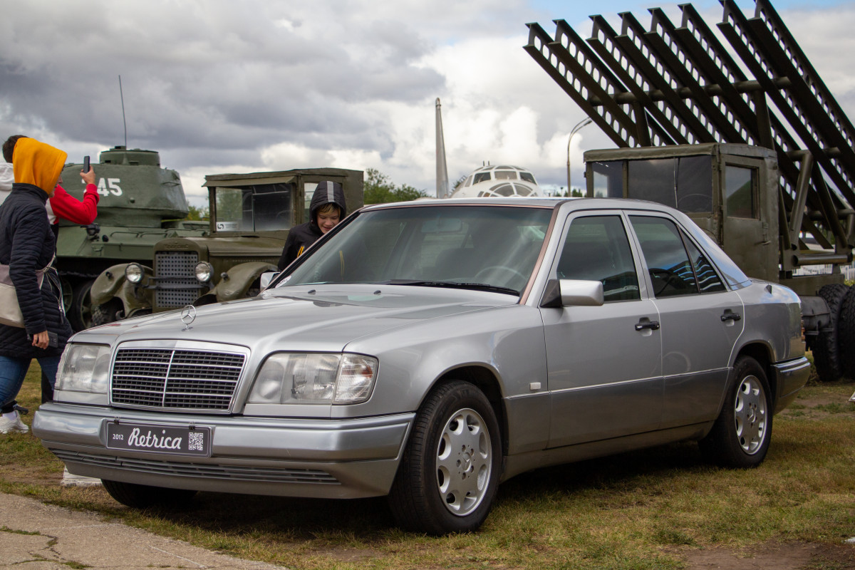 Самарская область, № (63) Б/Н 0055 — Mercedes-Benz (W124) '84-96; Самарская область — II ретро-фестиваль "Жигули"