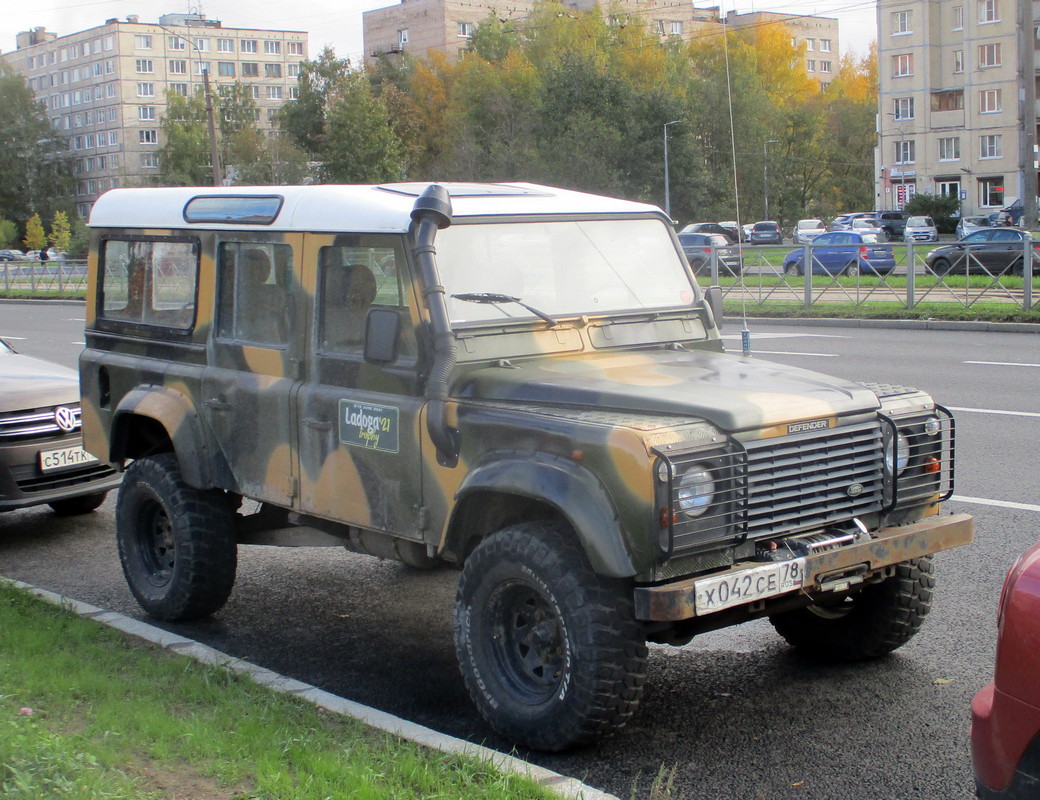 Санкт-Петербург, № Х 042 СЕ 78 — Land Rover Defender '83-03