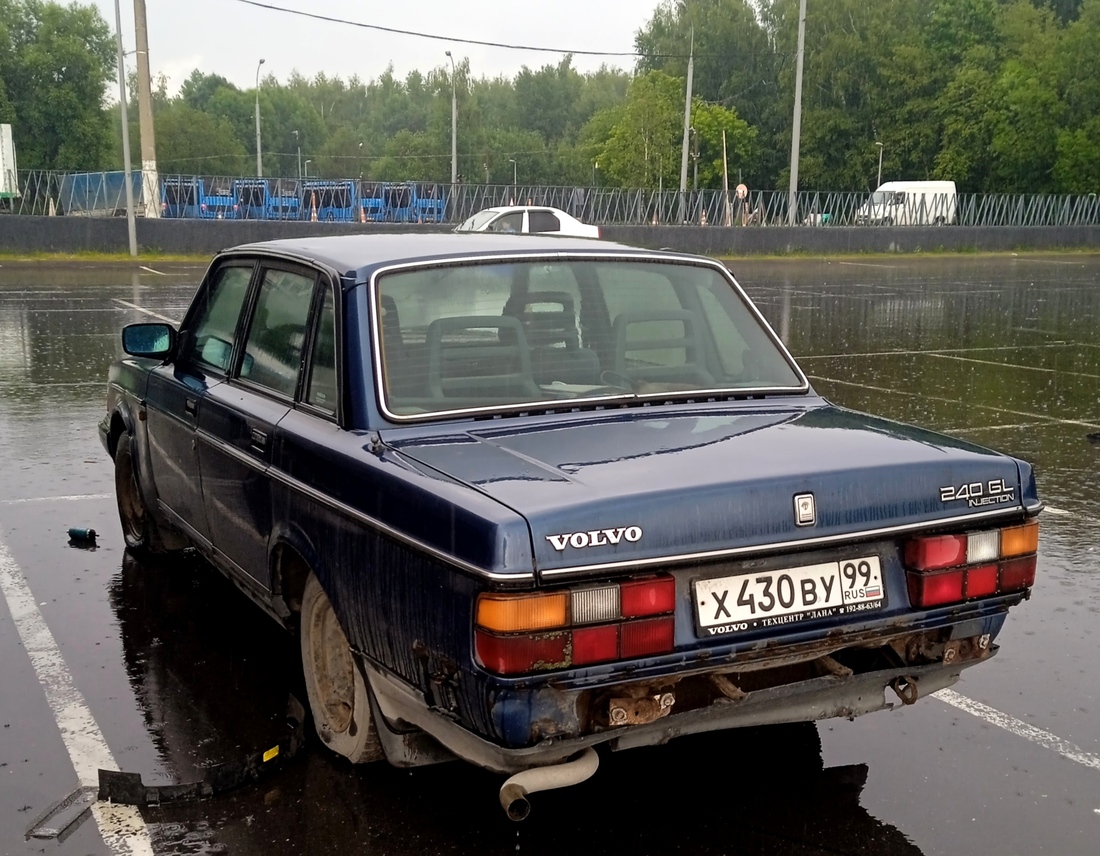 Москва, № Х 430 ВУ 99 — Volvo 240 GL '86–93