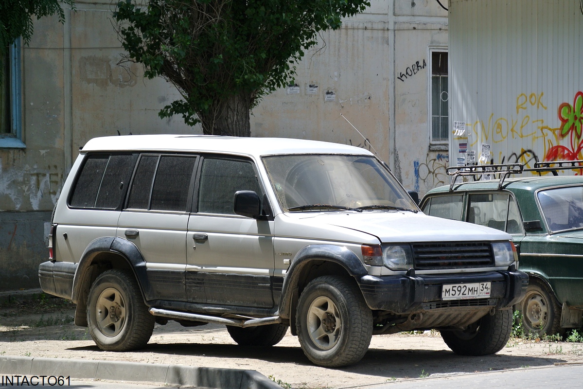 Волгоградская область, № М 592 МН 34 — Mitsubishi Pajero (2G) '91-97