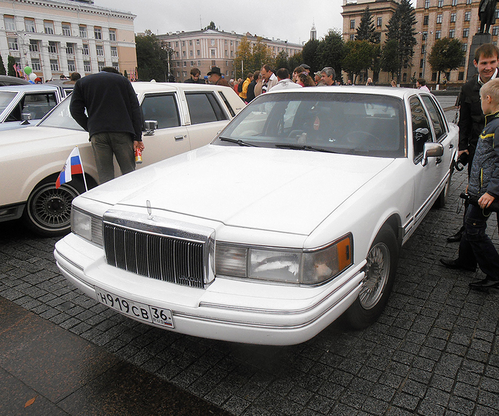 Воронежская область, № Н 919 СВ 36 — Lincoln Town Car (2G) '90-97