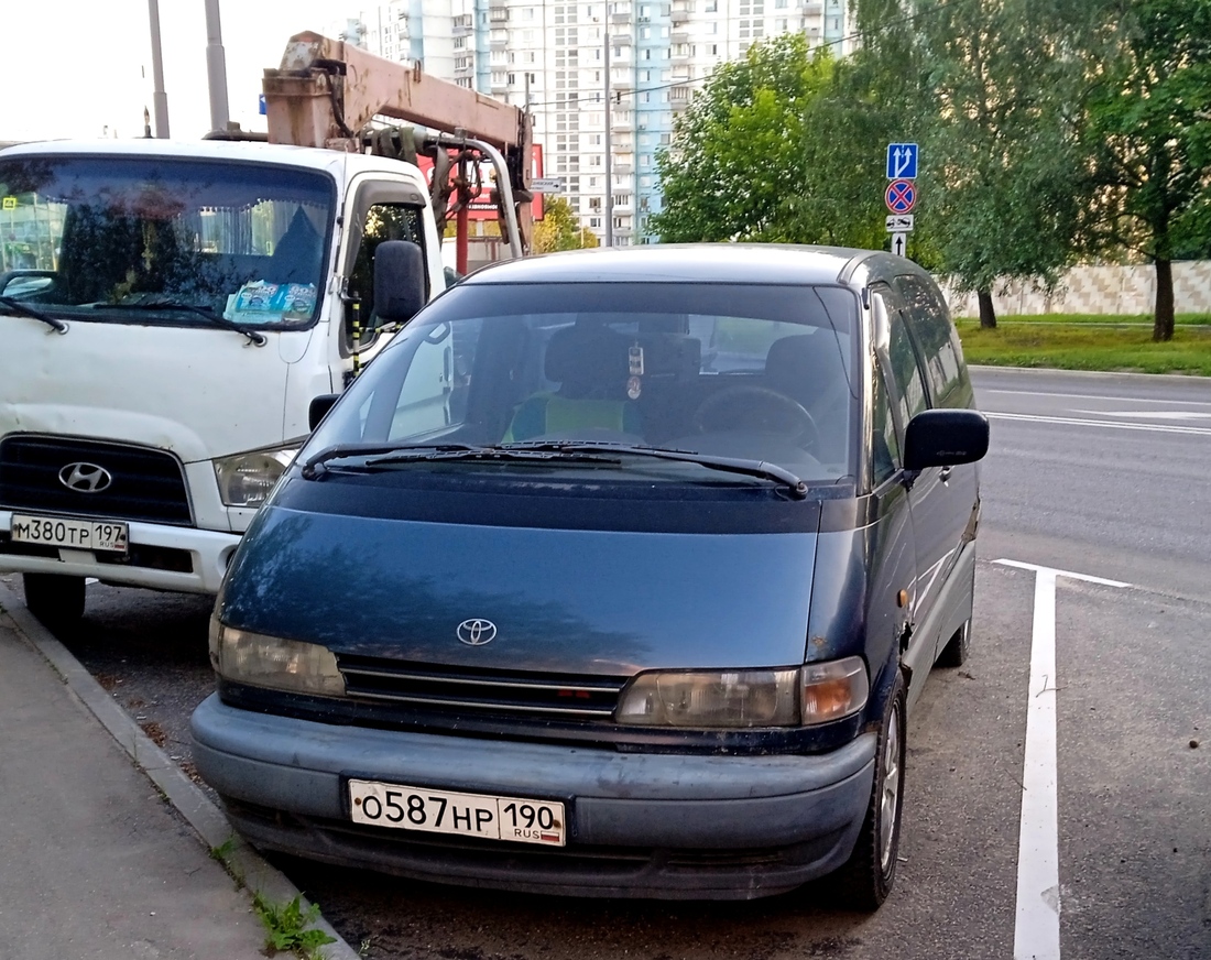 Московская область, № О 587 НР 190 — Toyota Previa '90-00