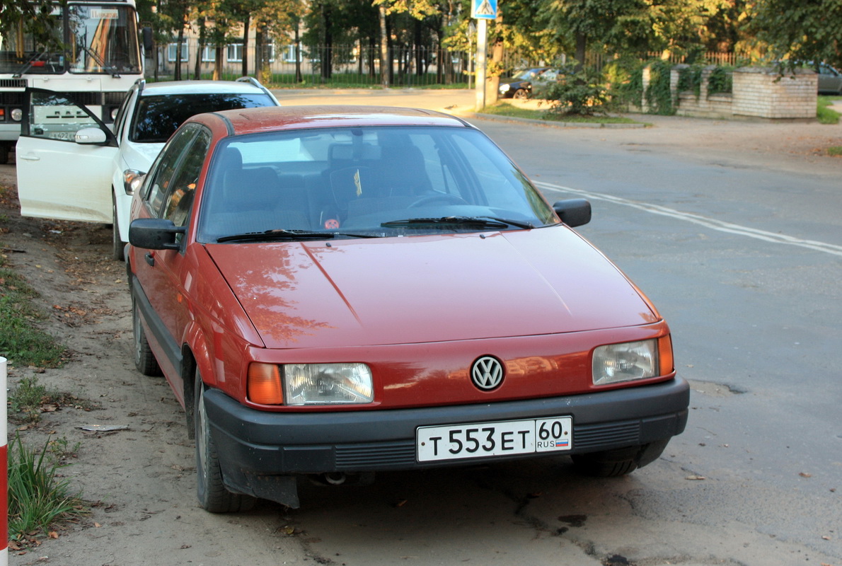 Псковская область, № Т 553 ЕТ 60 — Volkswagen Passat (B3) '88-93