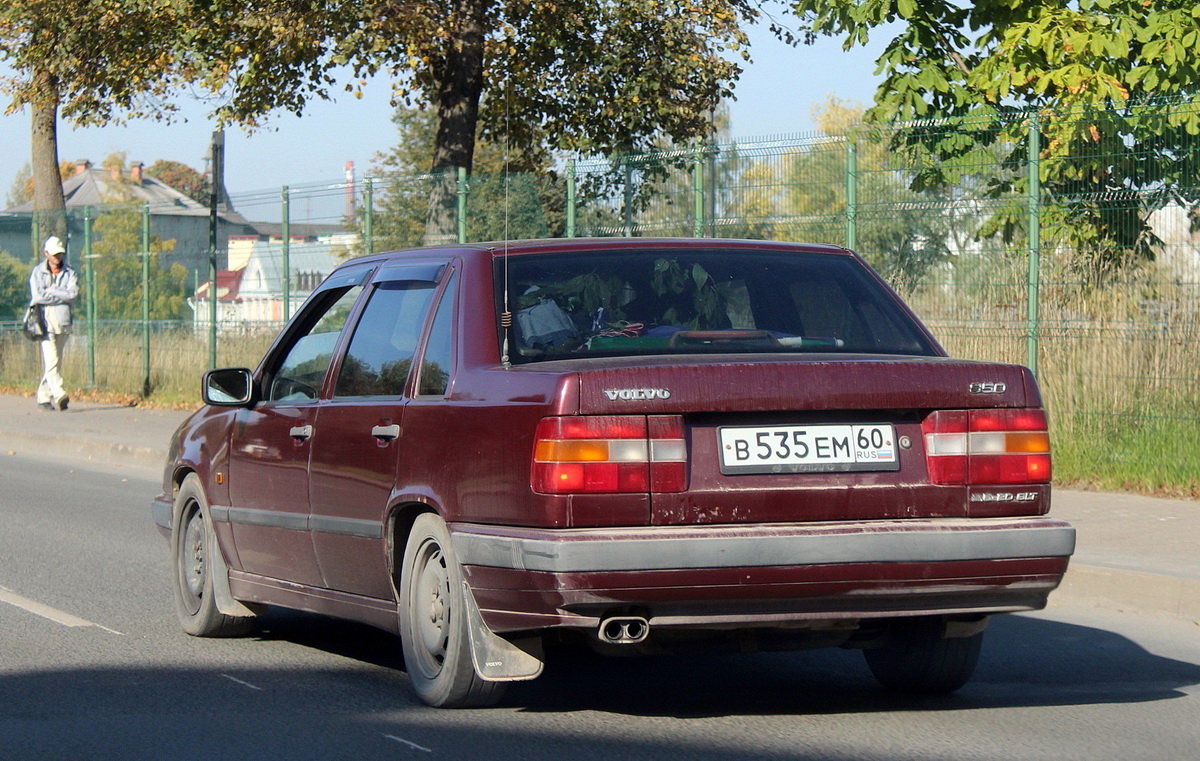 Псковская область, № В 535 ЕМ 60 — Volvo 850 '91-97
