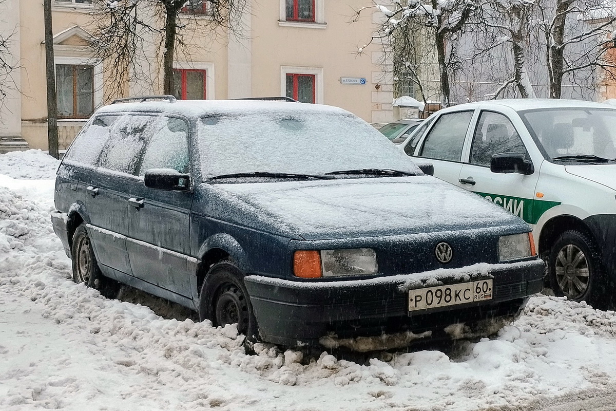Псковская область, № Р 098 КС 60 — Volkswagen Passat (B3) '88-93