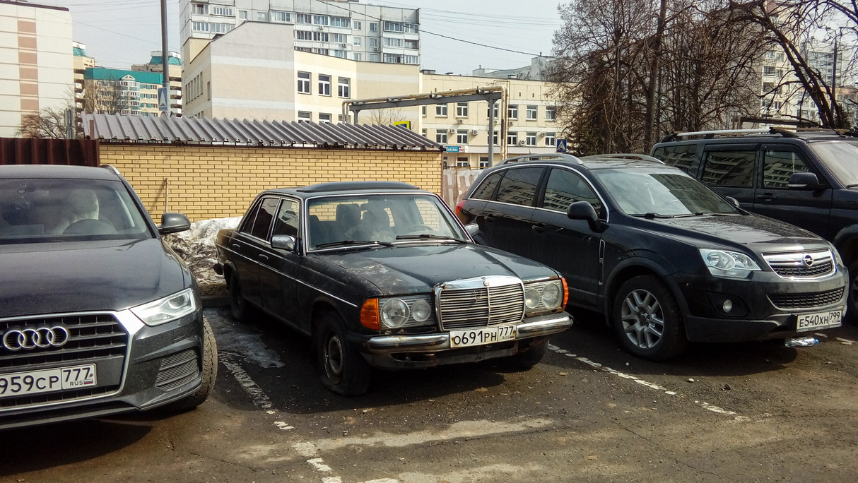 Москва, № О 691 РН 777 — Mercedes-Benz (W123) '76-86