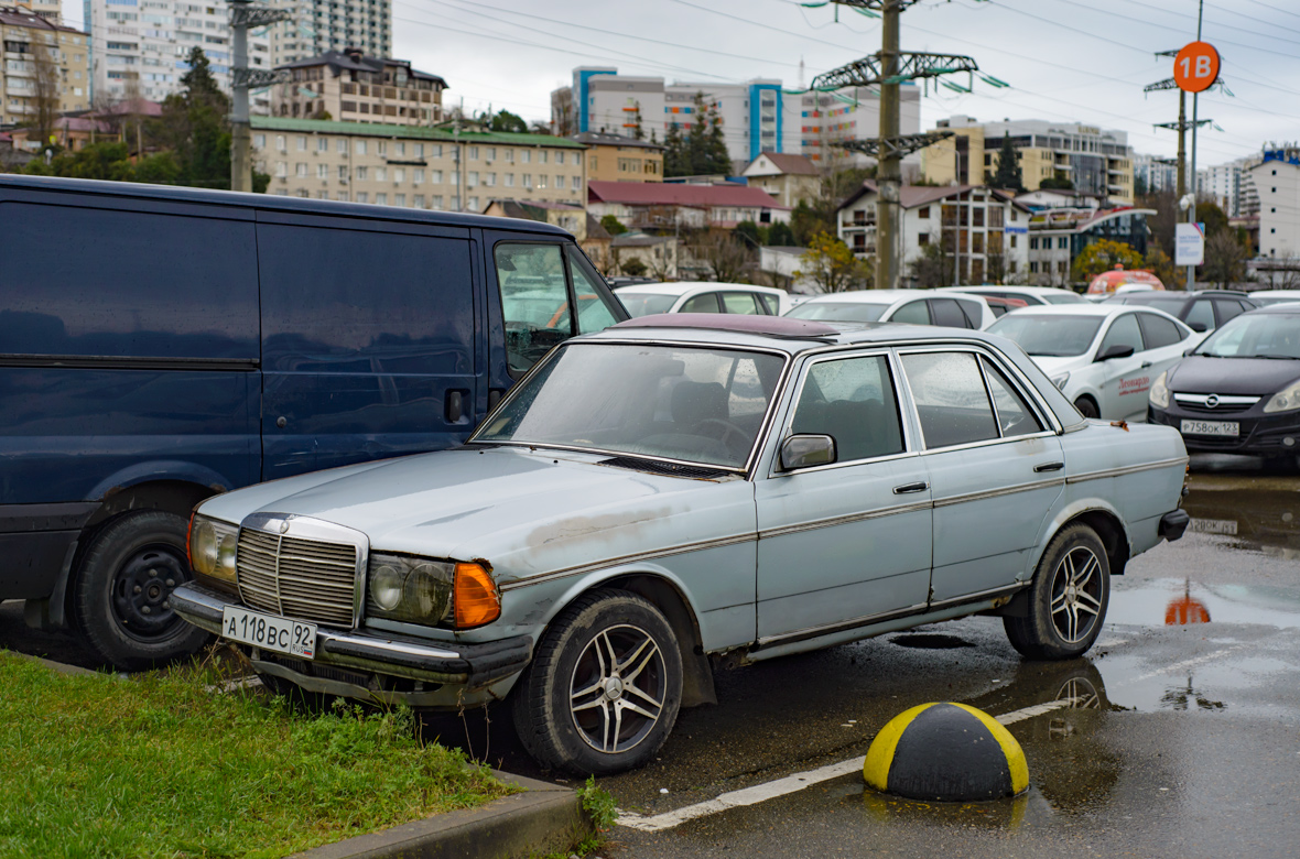 Севастополь, № А 118 ВС 92 — Mercedes-Benz (W123) '76-86