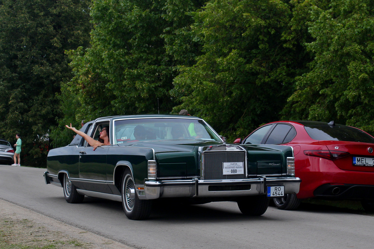 Латвия, № RO-4544 — Lincoln Continental (5G) '70-79; Литва — Nesenstanti klasika 2023