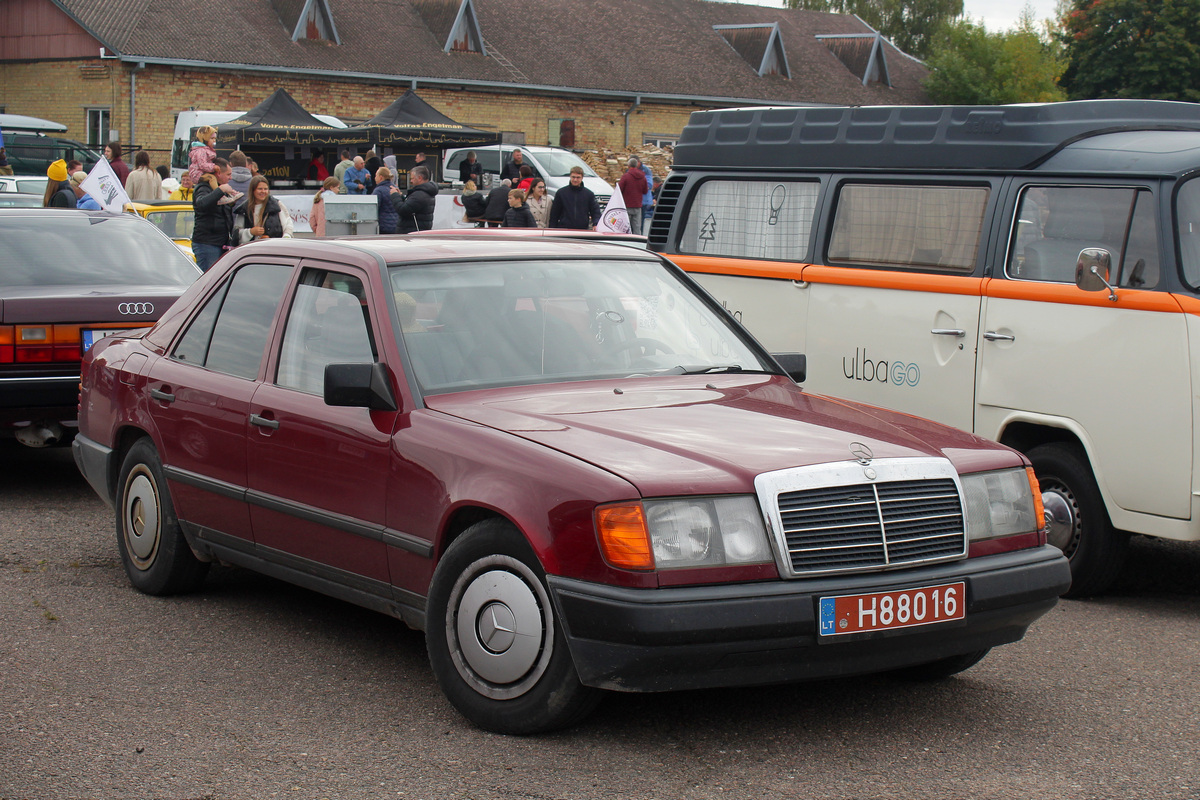 Литва, № H88016 — Mercedes-Benz (W124) '84-96; Литва — Retro mugė 2022 ruduo