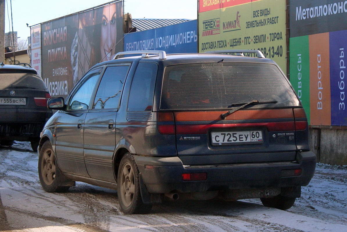 Псковская область, № С 725 ЕУ 60 — Mitsubishi Space Wagon (N30/N40) '91-98