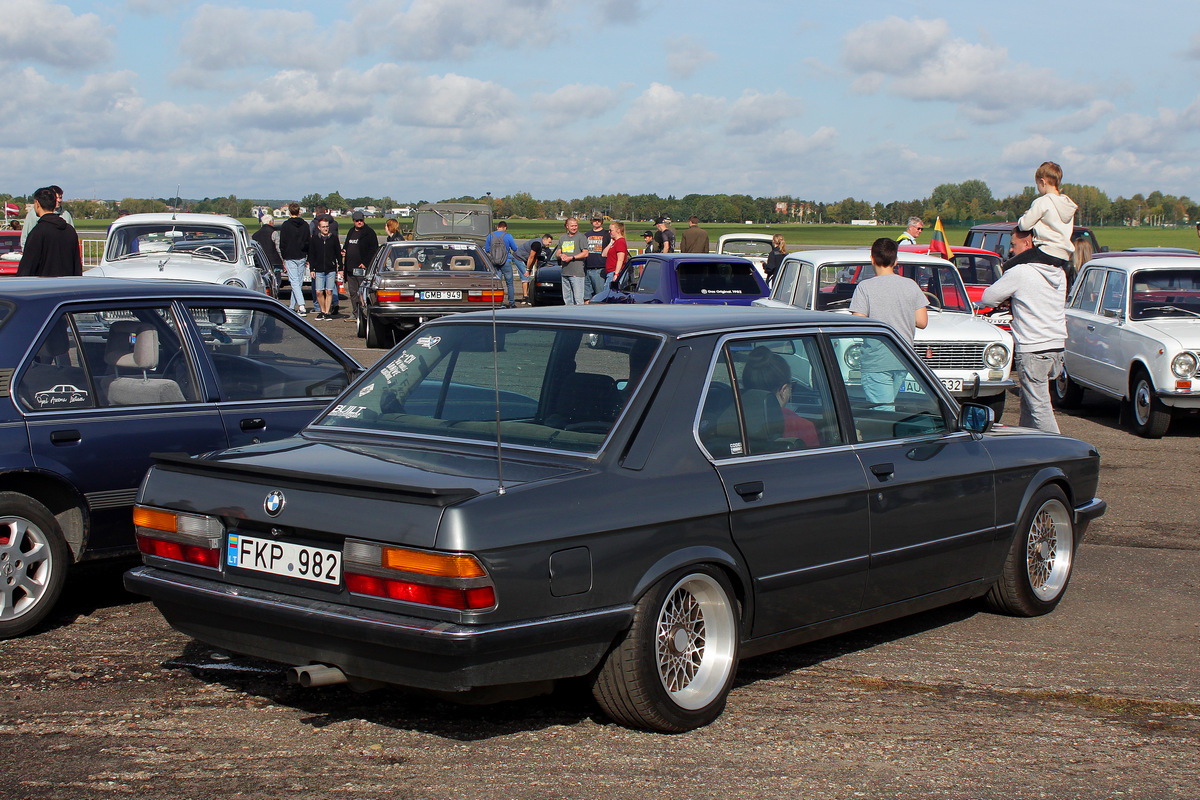Литва, № FKP 982 — BMW 5 Series (E28) '82-88; Литва — Retro mugė 2023 ruduo