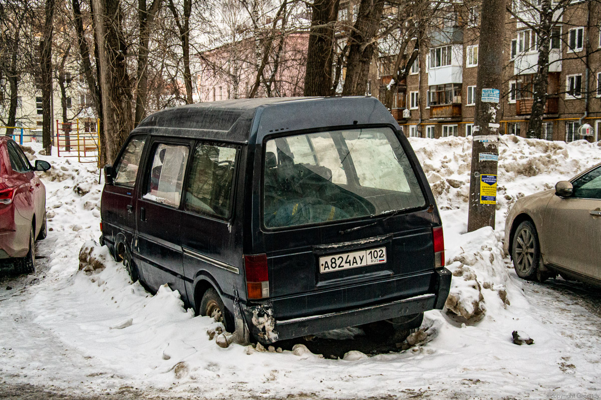 Башкортостан, № А 824 АУ 102 — Nissan Vanette (C120) '78–88