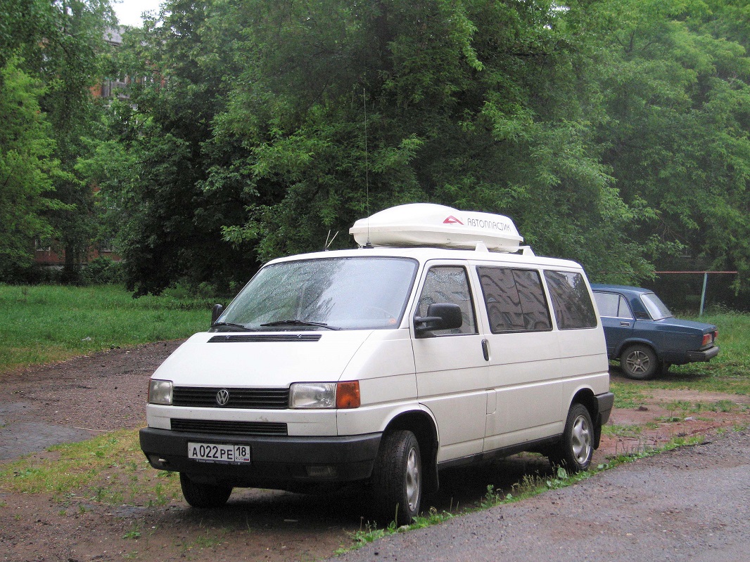Удмуртия, № А 022 РЕ 18 — Volkswagen Typ 2 (T4) '90-03