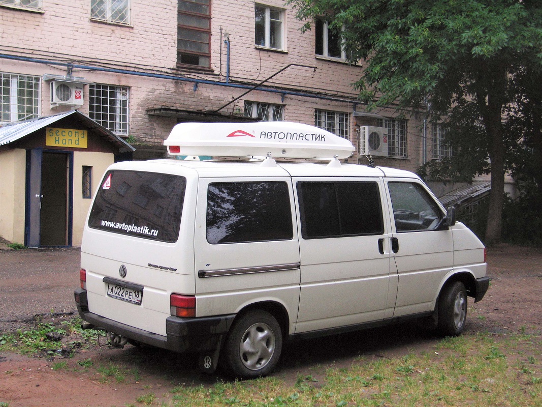 Удмуртия, № А 022 РЕ 18 — Volkswagen Typ 2 (T4) '90-03