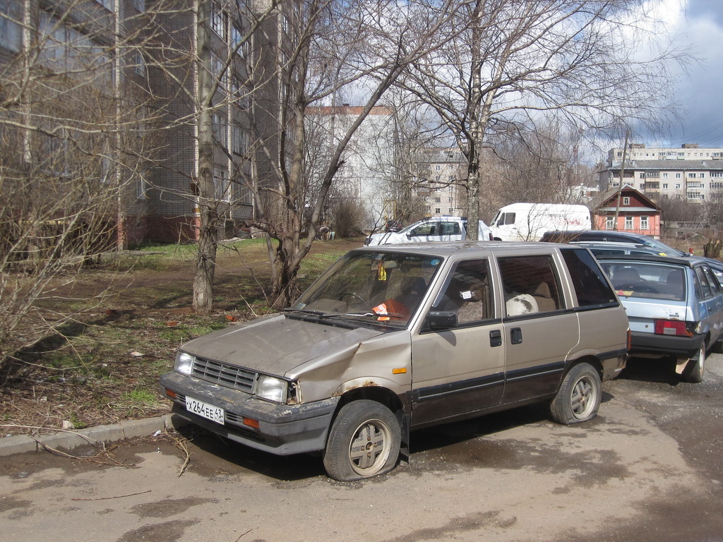 Кировская область, № Х 264 ЕЕ 43 — Nissan Prairie/Stanza Wagon (M10) '82-88