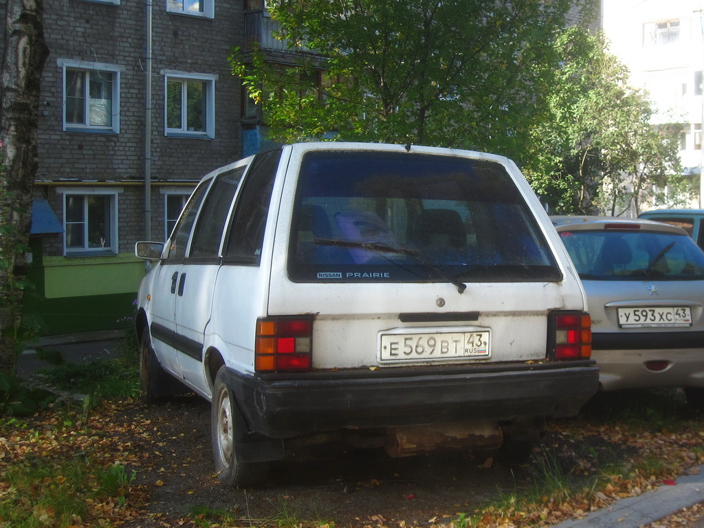 Кировская область, № Е 569 ВТ 43 — Nissan Prairie/Stanza Wagon (M10) '82-88