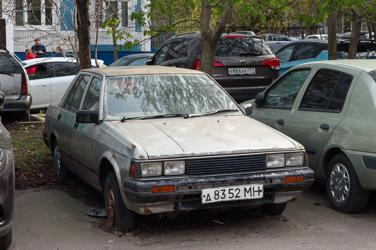 Москва, № Д 8352 МН — Nissan Liberta Villa (N12) '82-86