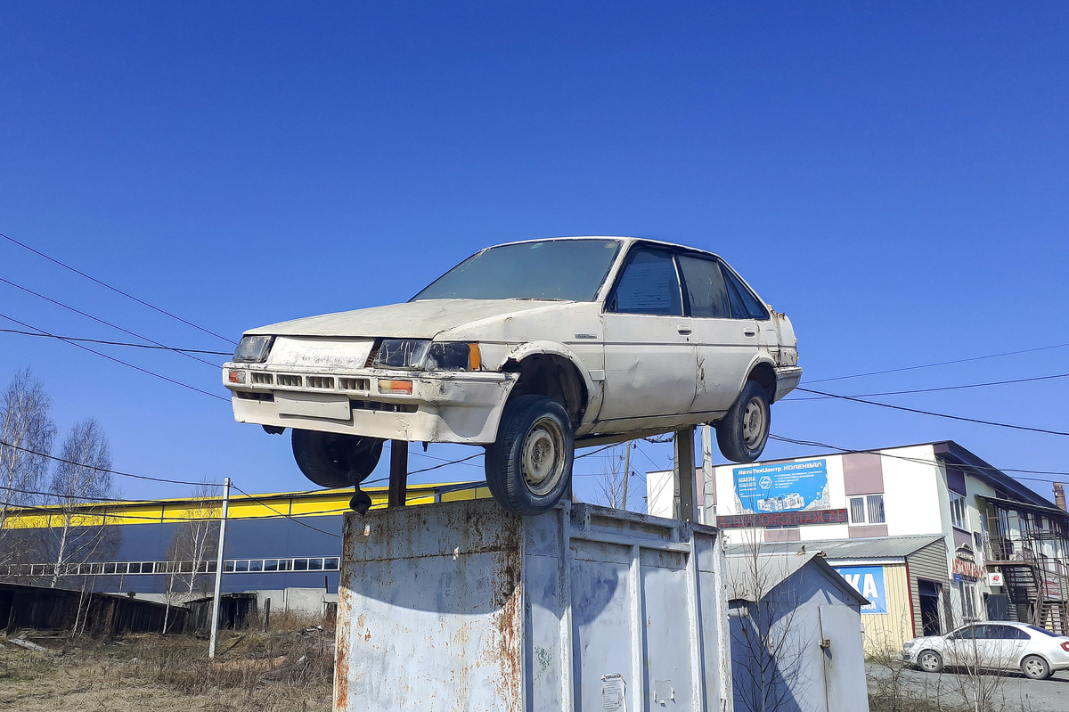 Свердловская область, № (66) Б/Н 0190 — Toyota Sprinter (E80) '83-87; Техника на постаментах, памятники (Свердловская область)