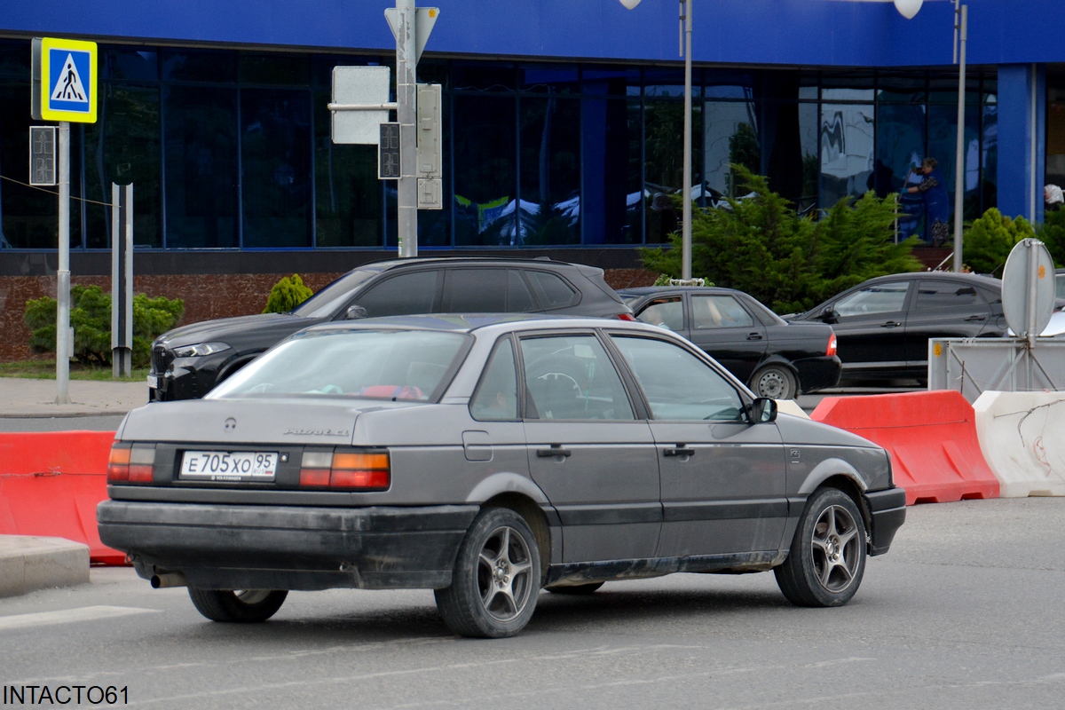 Чечня, № Е 705 ХО 95 — Volkswagen Passat (B3) '88-93