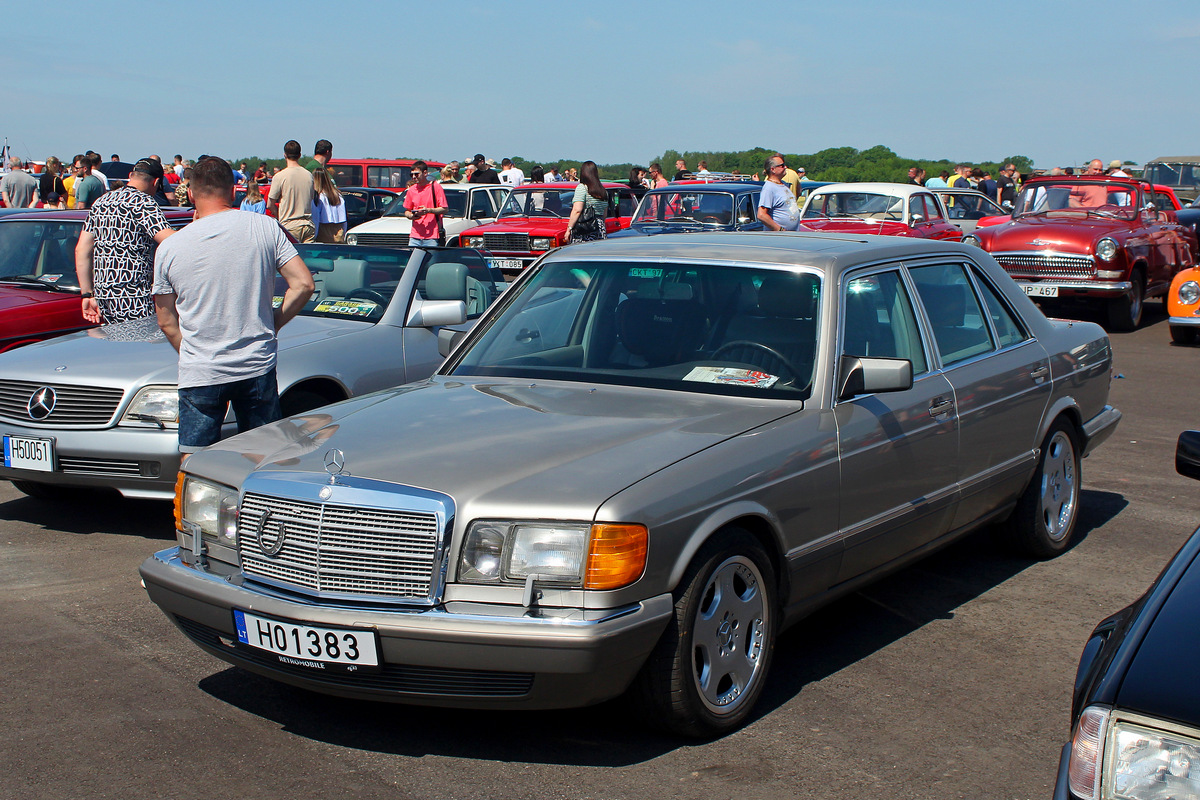 Литва, № H01383 — Mercedes-Benz (W126) '79-91; Литва — Retro mugė 2024