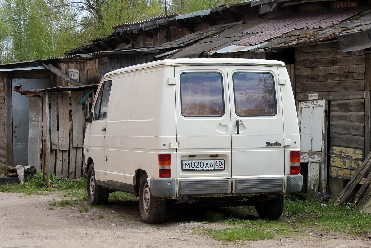 Псковская область, № М 020 АА 60 — Renault Trafic (1G) '81-89