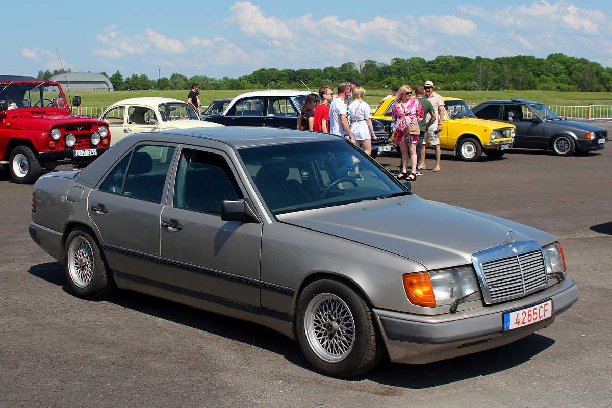 Литва, № 4265 CF — Mercedes-Benz (W124) '84-96; Литва — Retro mugė 2024