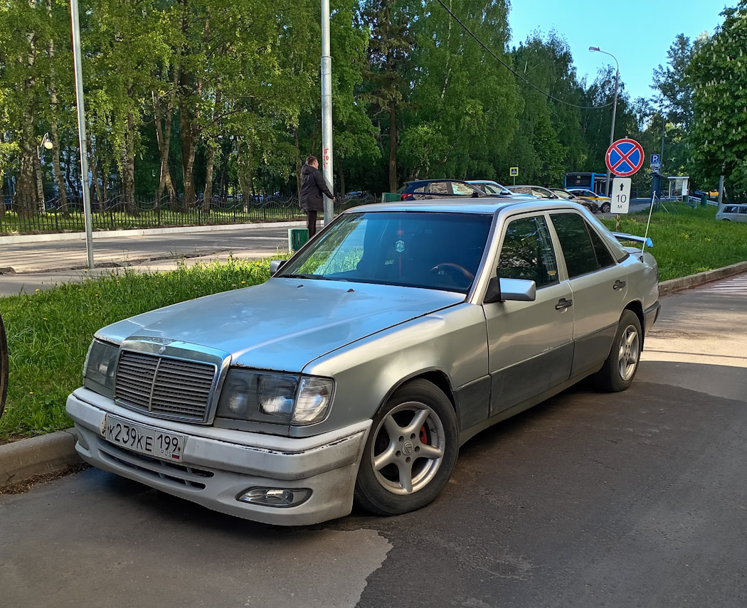 Москва, № К 239 КЕ 199 — Mercedes-Benz (W124) '84-96